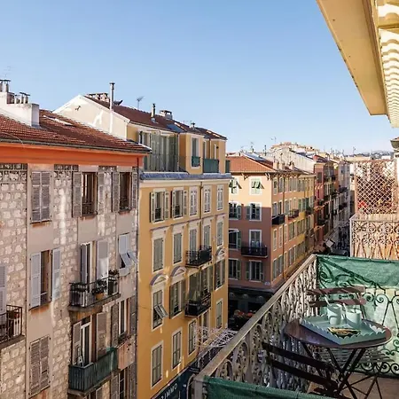 Bright With Balcony Port De
