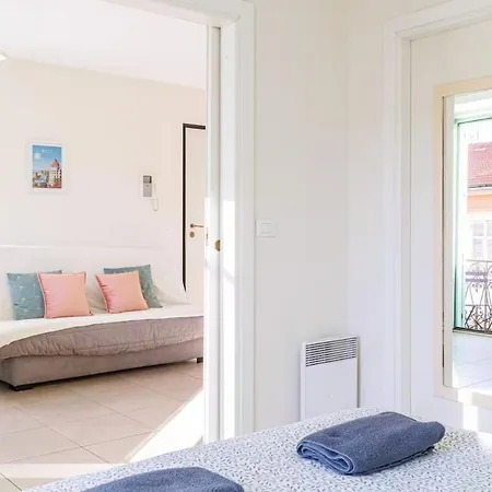 아파트 Bright With Balcony Port De 니스