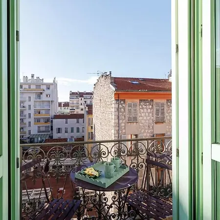 Bright With Balcony Port De *